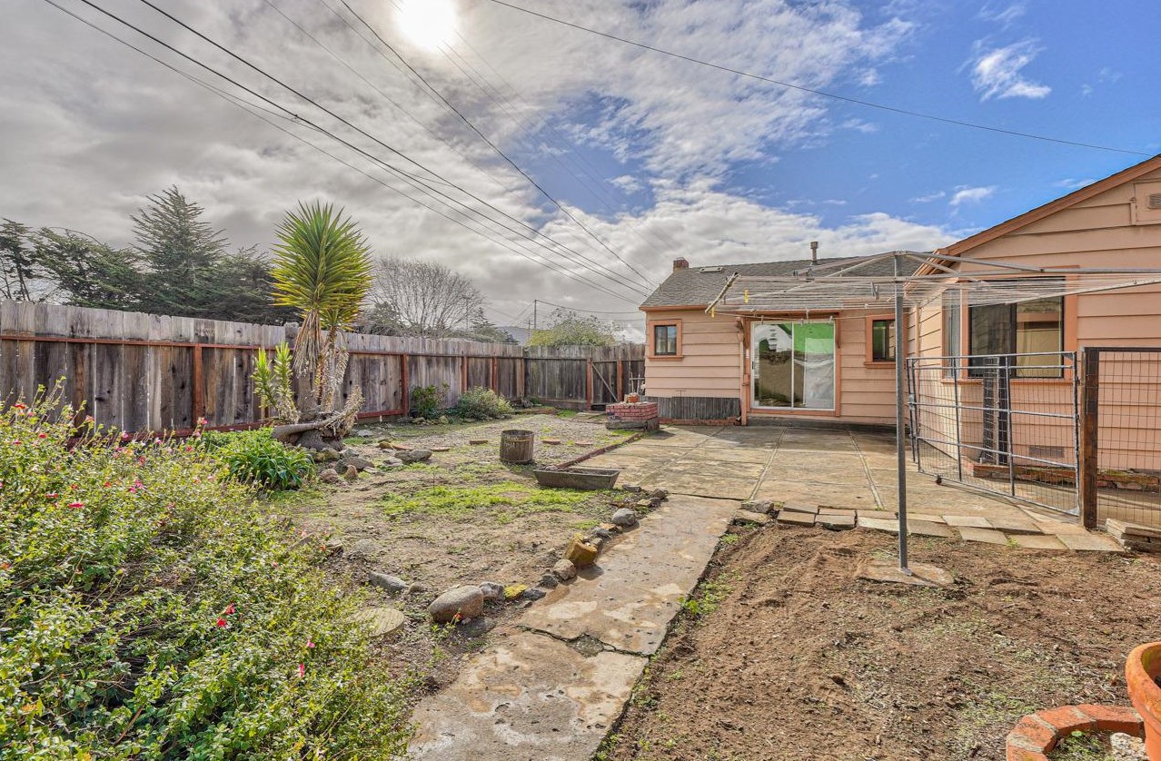 255 Oxner St, Monterey CA  93940-3707 exterior