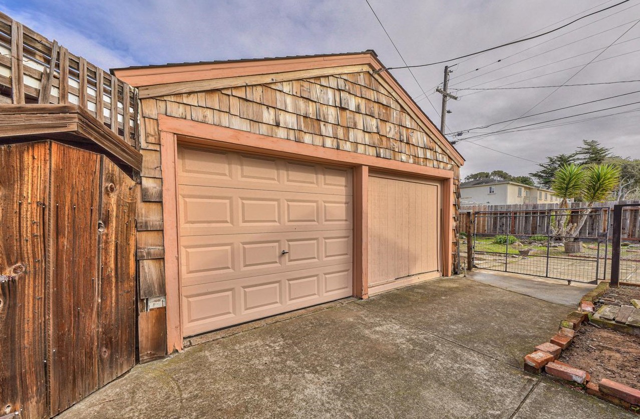 255 Oxner St, Monterey CA  93940-3707 exterior