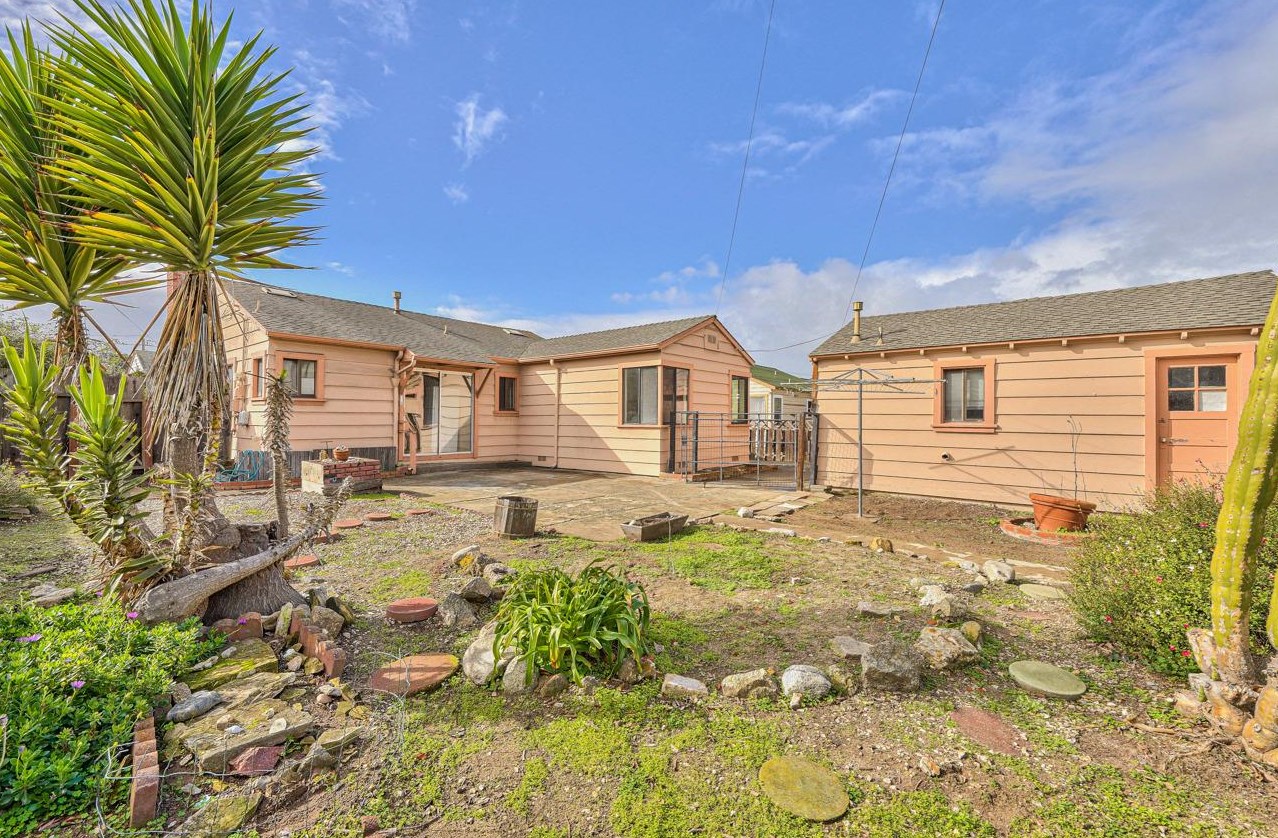 255 Oxner St, Monterey CA  93940-3707 exterior