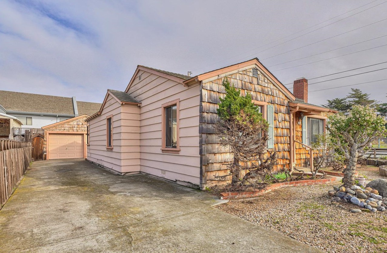 255 Oxner St, Monterey CA  93940-3707 exterior