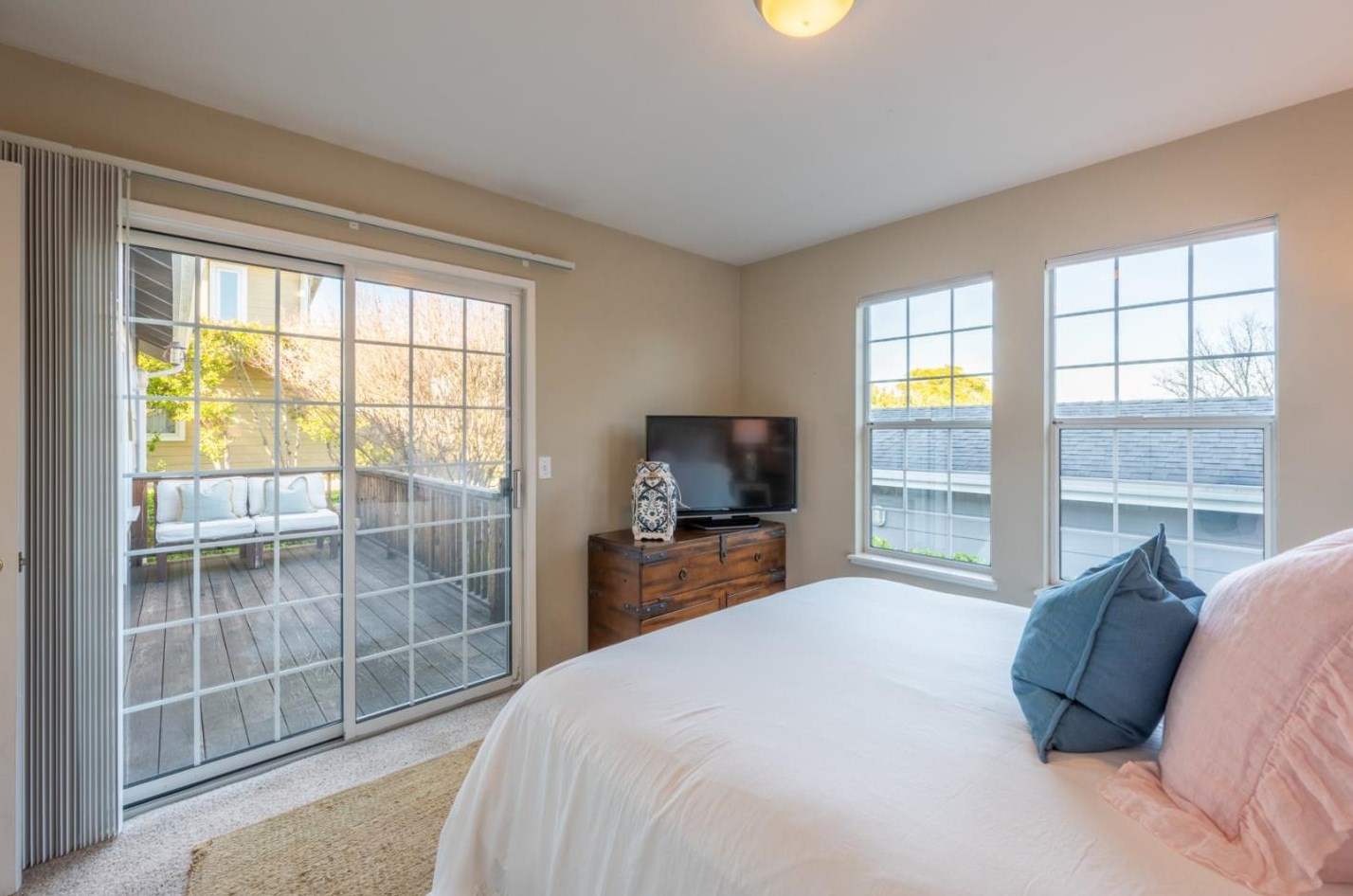 556 Spencer St, Monterey CA  93940-1336 exterior