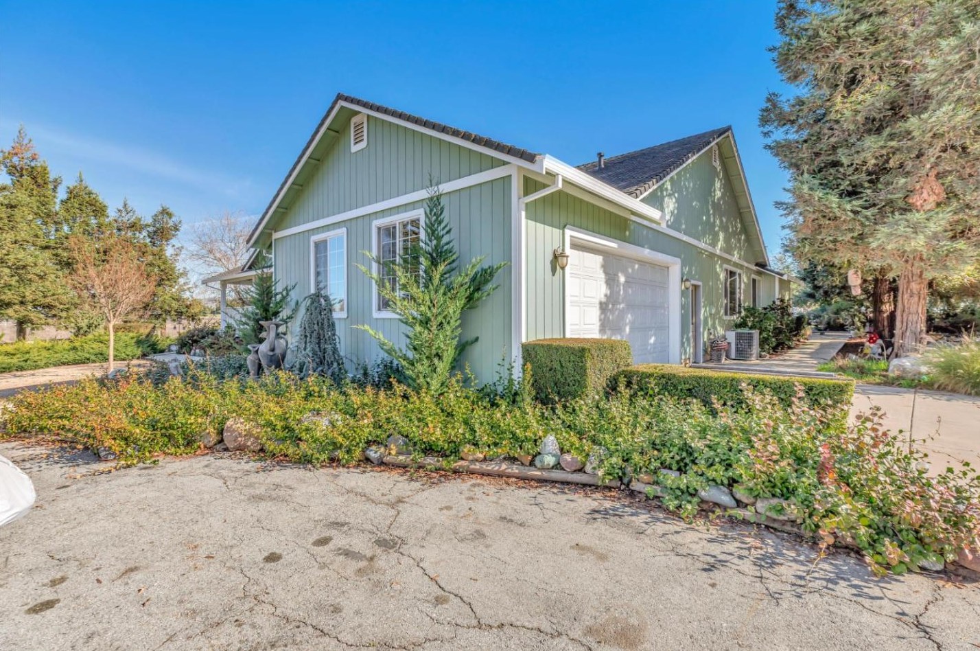 233 Menzel Rd, Hollister CA  95023-9745 exterior