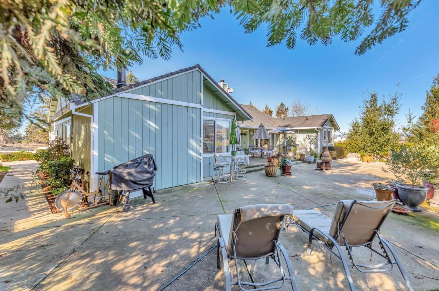 233 Menzel Rd, Hollister CA  95023-9745 exterior