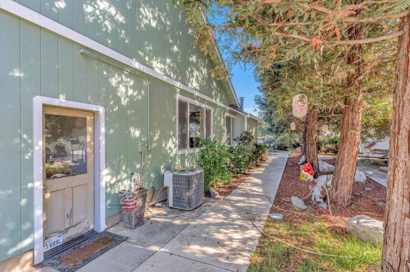 233 Menzel Rd, Hollister CA  95023-9745 exterior