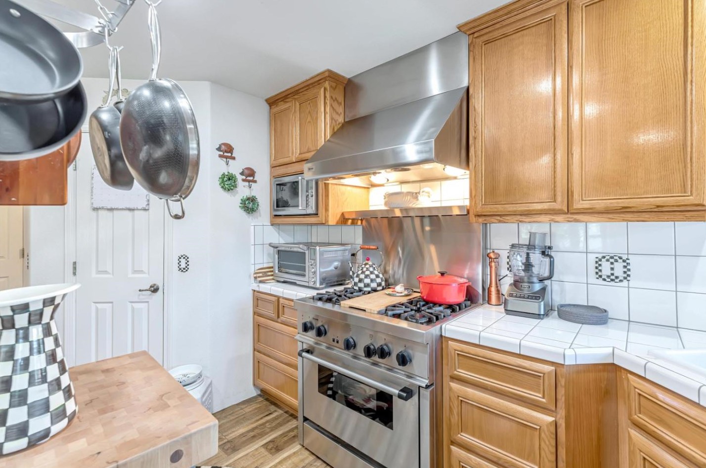 233 Menzel Rd, Hollister CA  95023-9745 exterior