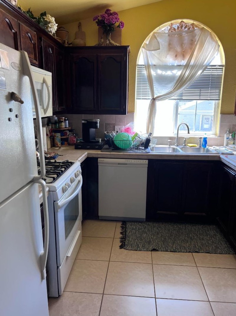 233 Menzel Rd, Hollister CA  95023-9745 exterior