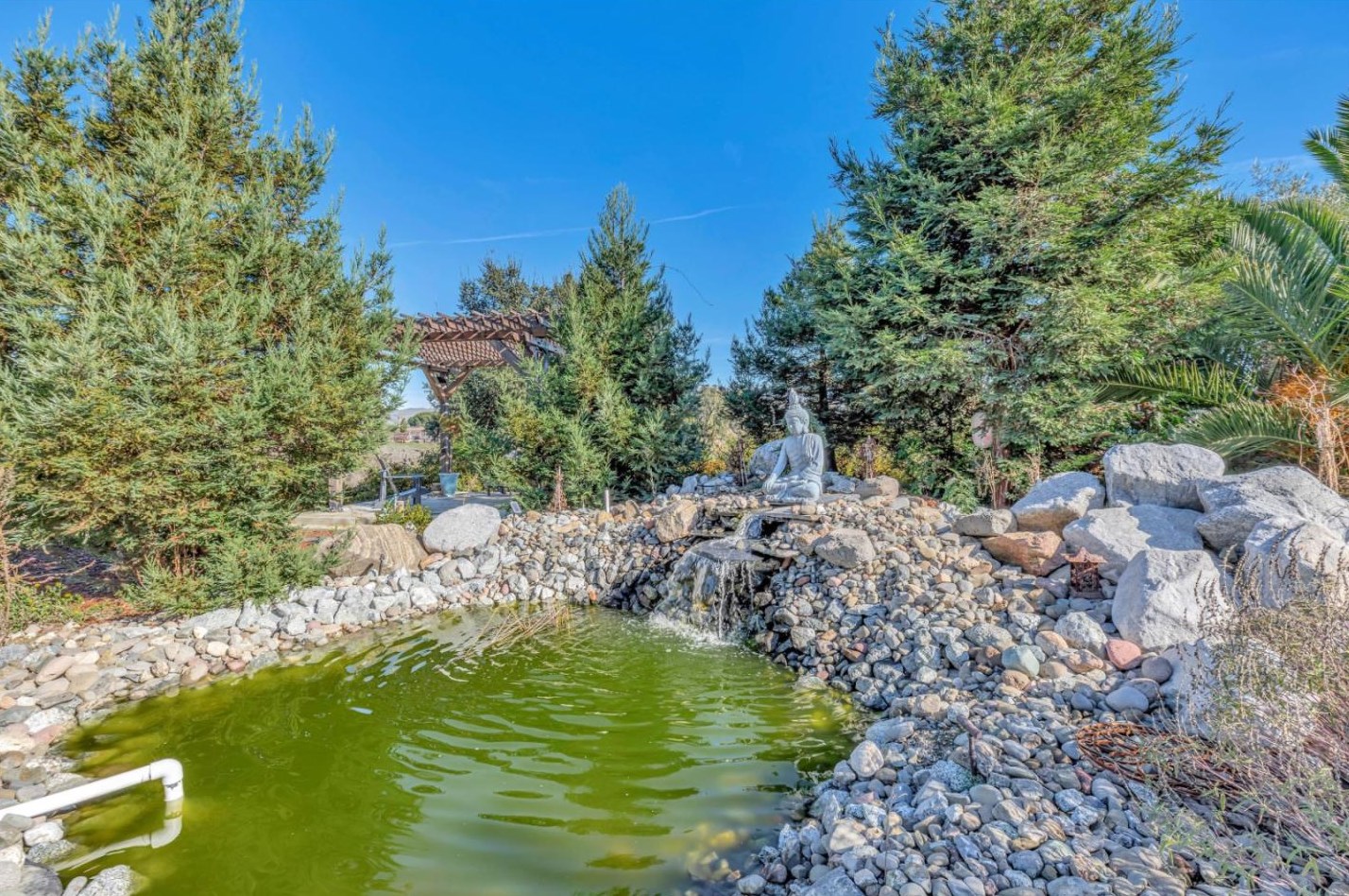 233 Menzel Rd, Hollister CA  95023-9745 exterior