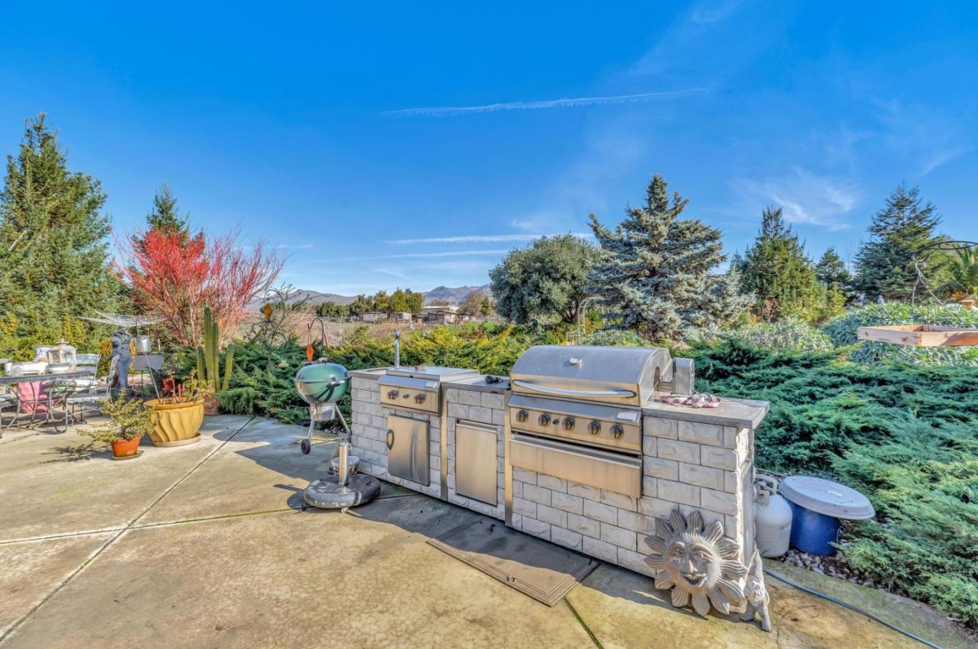 233 Menzel Rd, Hollister CA  95023-9745 exterior