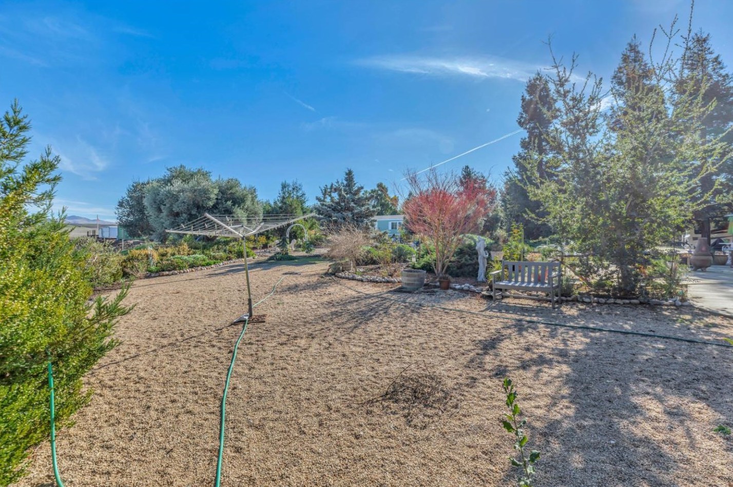 233 Menzel Rd, Hollister CA  95023-9745 exterior