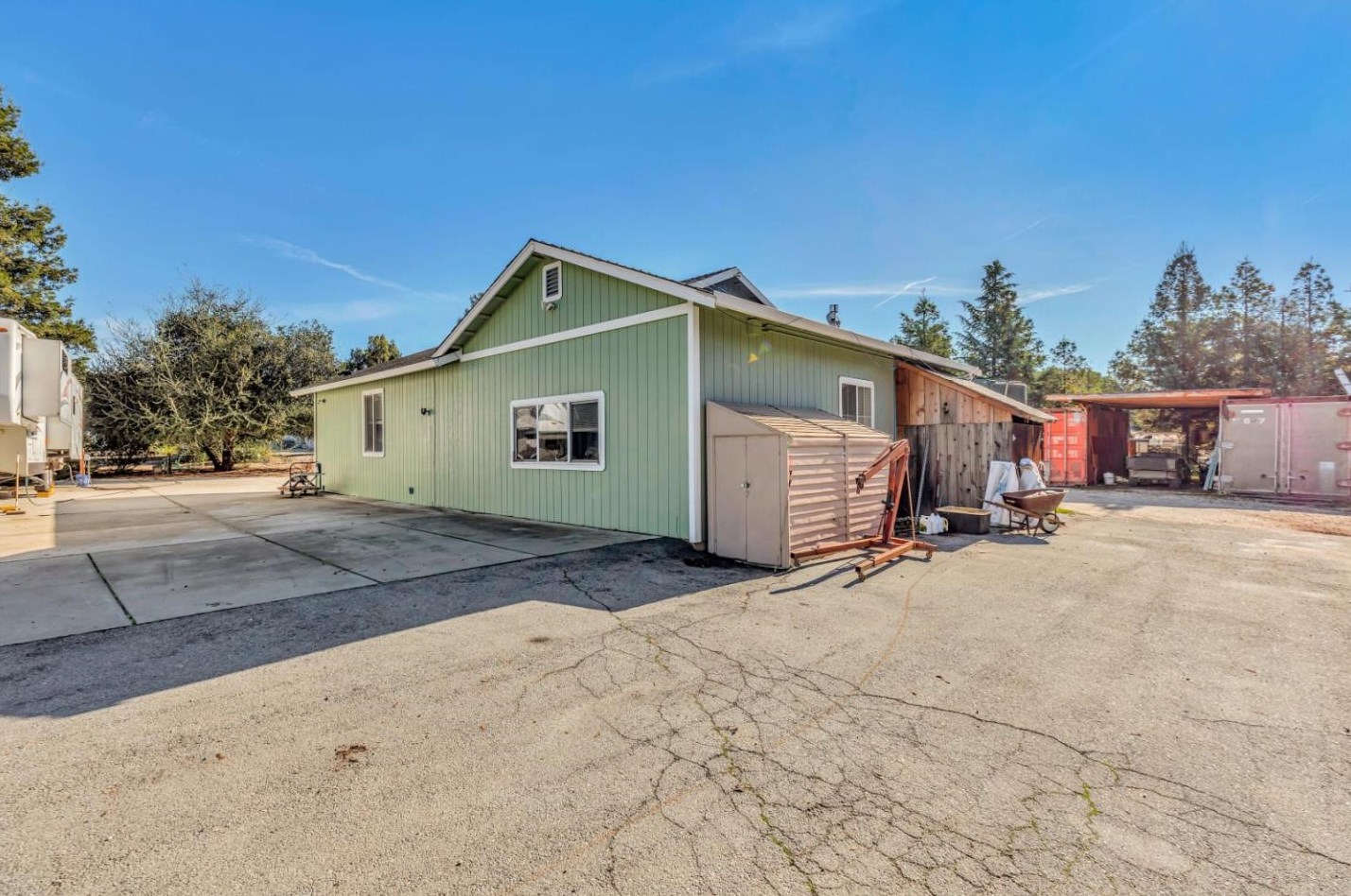233 Menzel Rd, Hollister CA  95023-9745 exterior