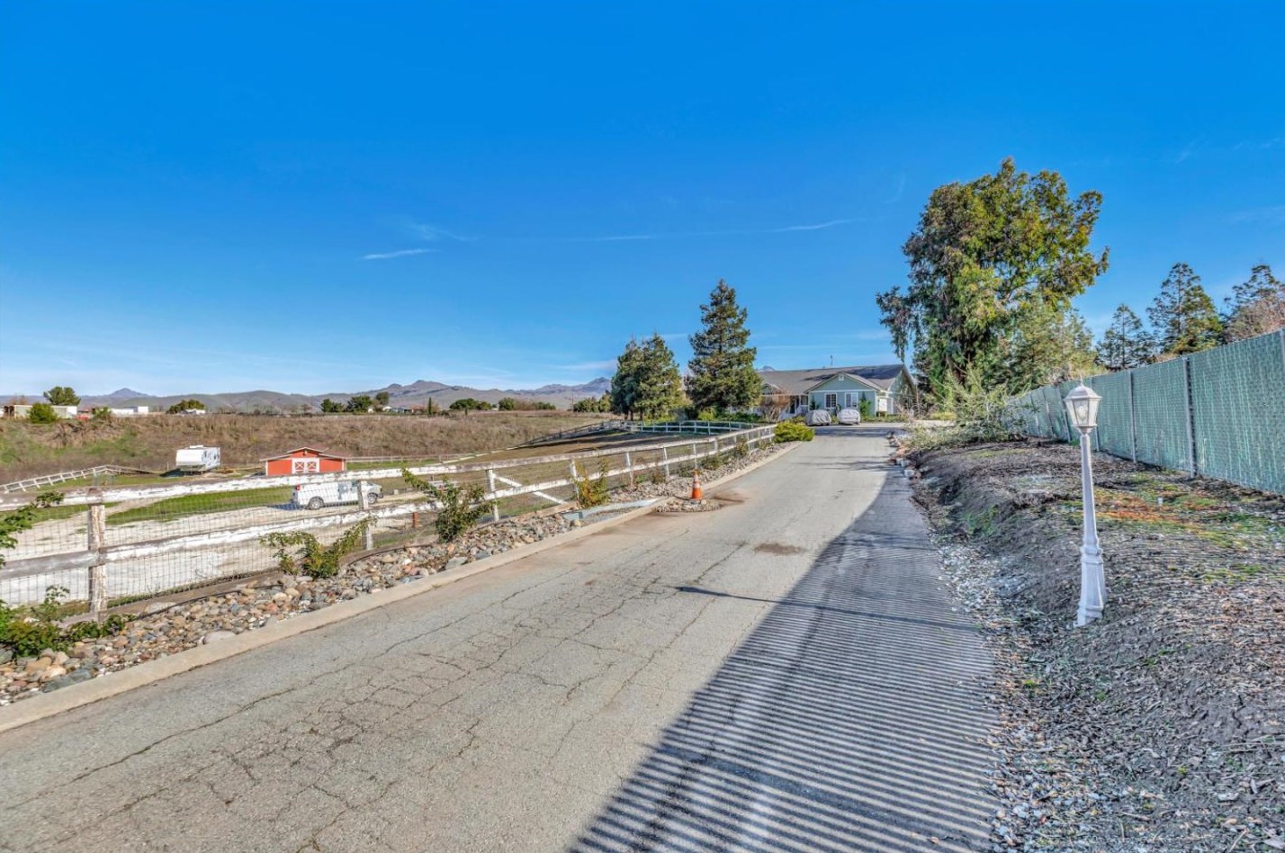 233 Menzel Rd, Hollister CA  95023-9745 exterior
