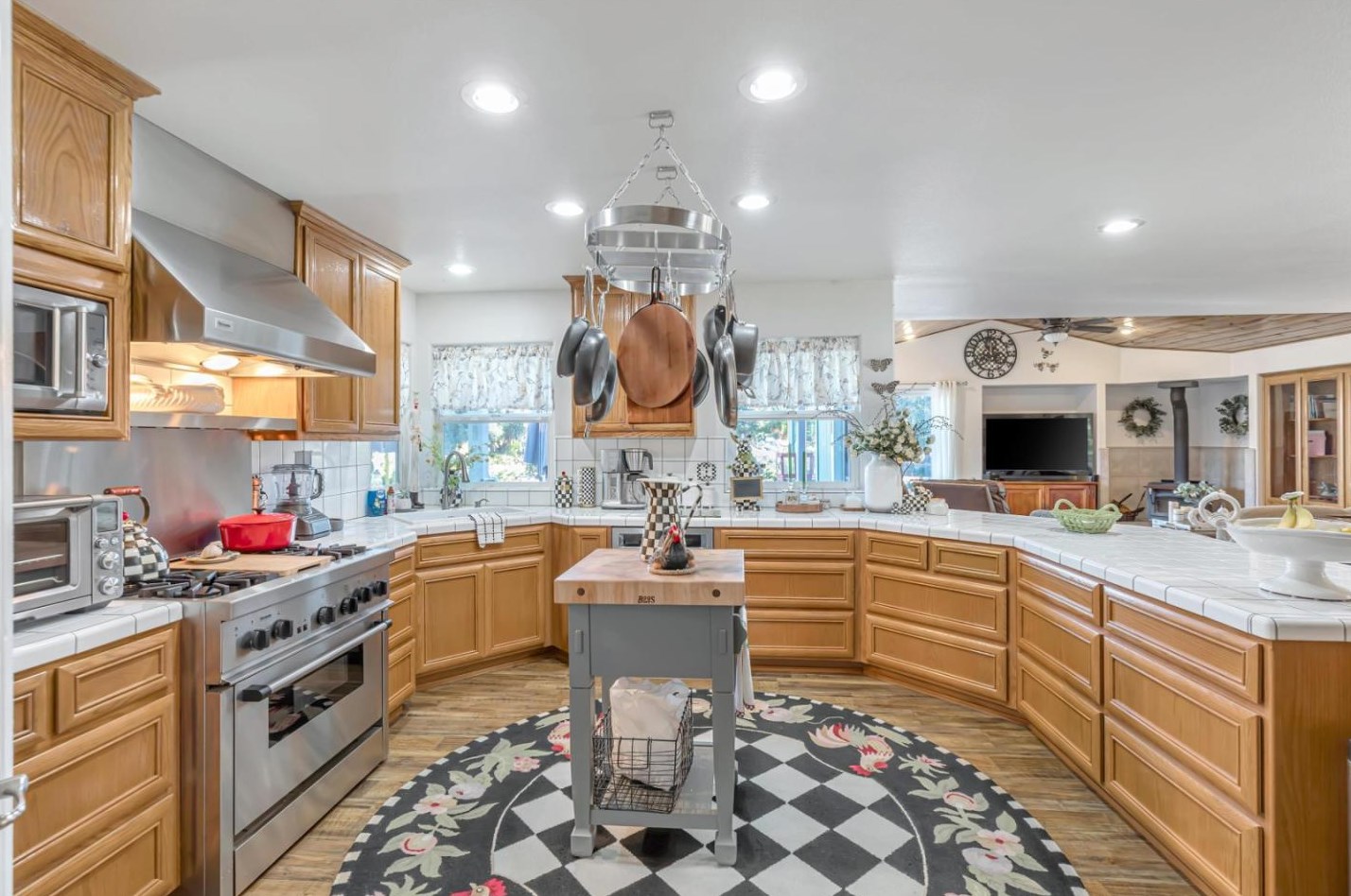 233 Menzel Rd, Hollister CA  95023-9745 exterior