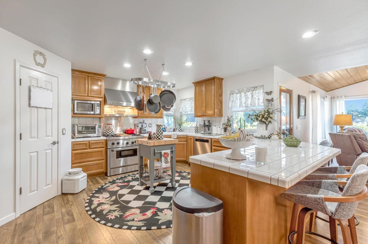 233 Menzel Rd, Hollister CA  95023-9745 exterior