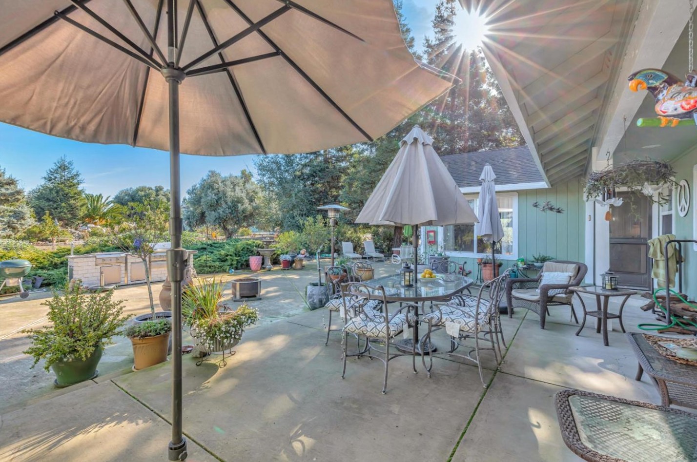 233 Menzel Rd, Hollister CA  95023-9745 exterior