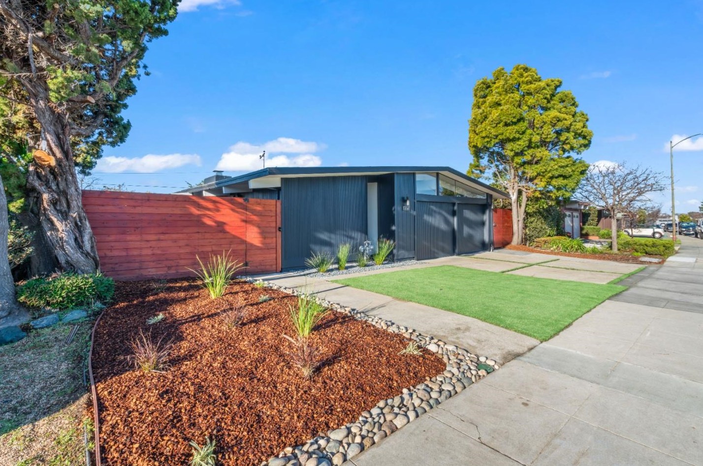 1714 Celeste Dr, San Mateo CA  94402-2604 exterior