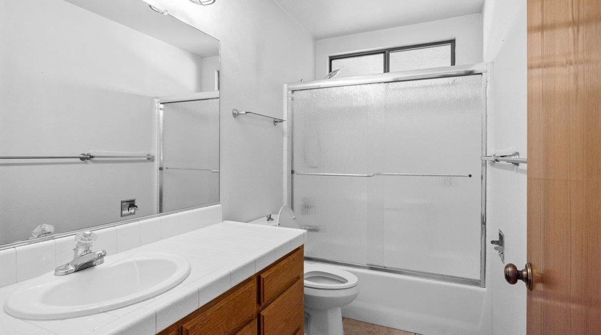 1370 El Cerro Dr, Hollister CA  95023-6733 exterior