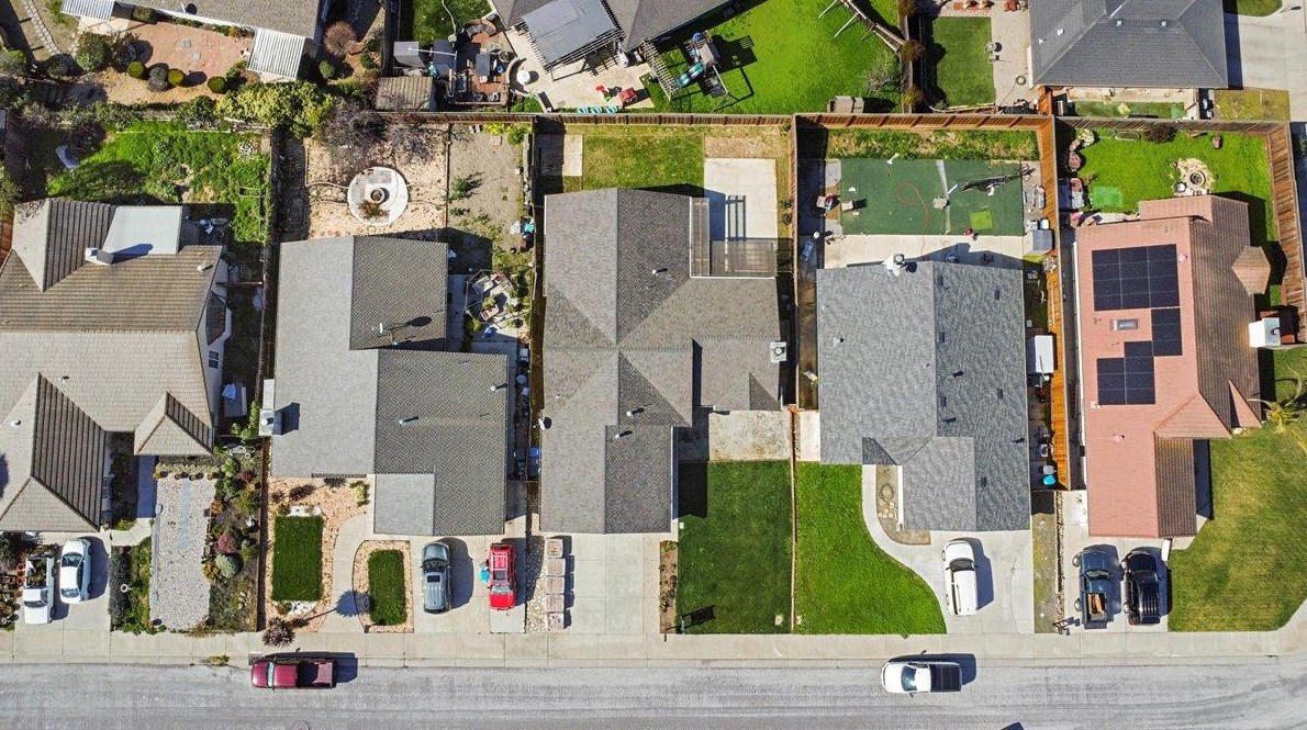 1370 El Cerro Dr, Hollister CA  95023-6733 exterior