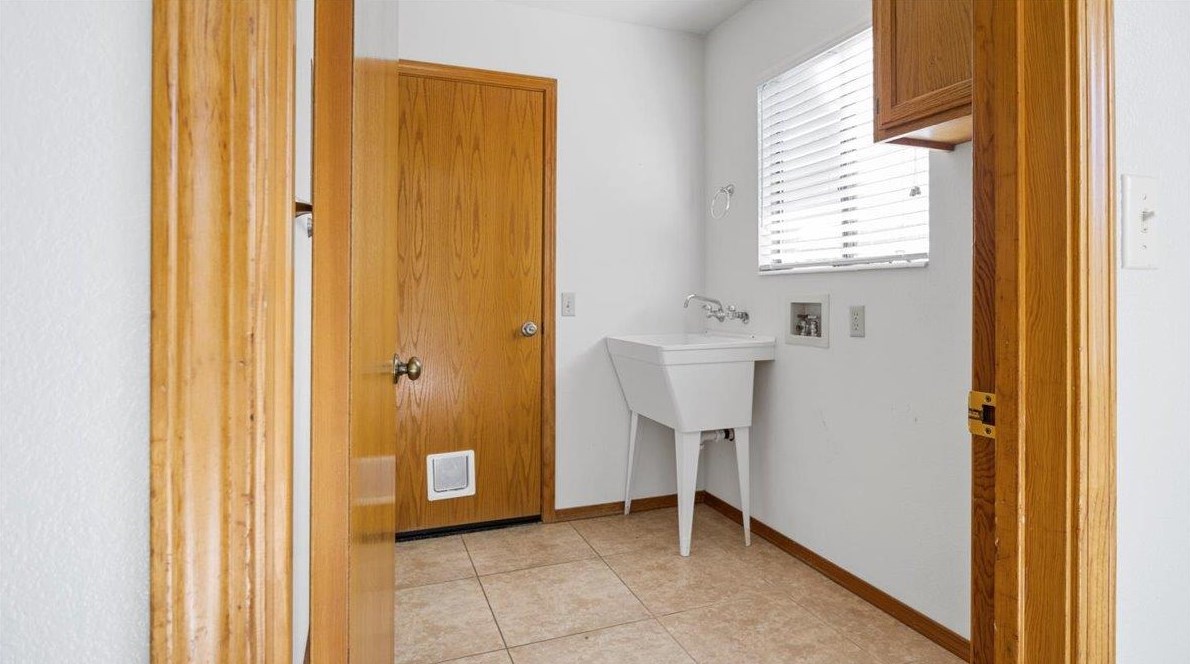 1370 El Cerro Dr, Hollister CA  95023-6733 exterior