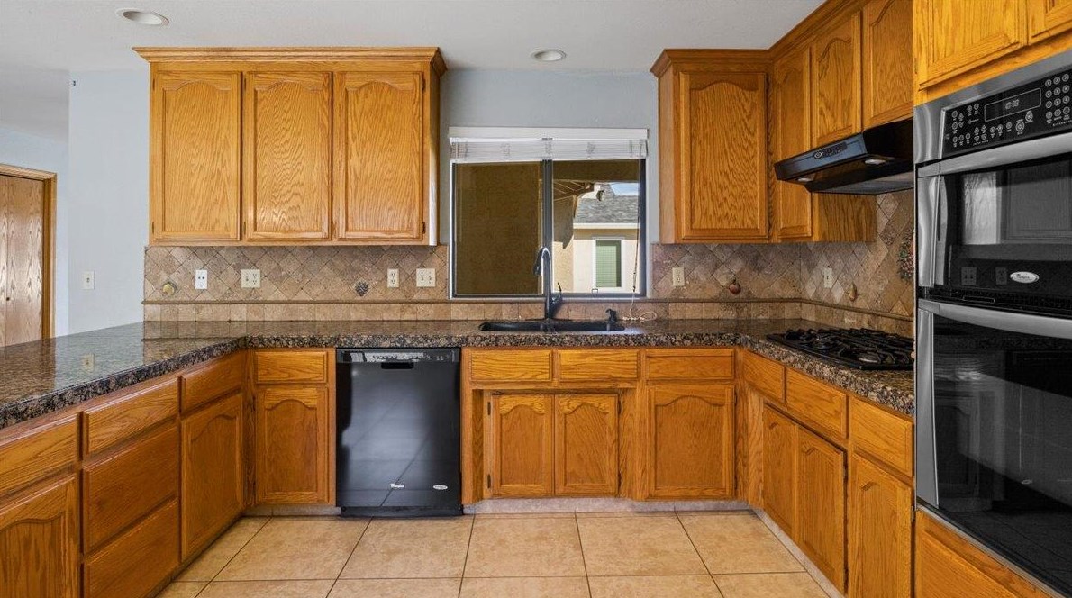 1370 El Cerro Dr, Hollister CA  95023-6733 exterior