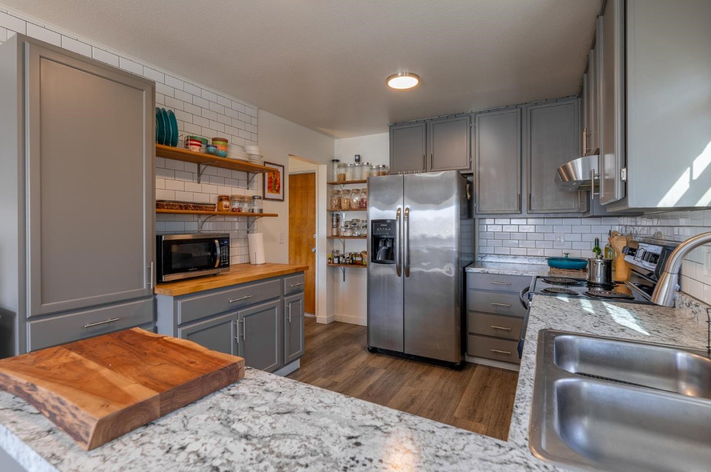 18704 Cleveland Ave, Salinas CA  93906-1833 exterior