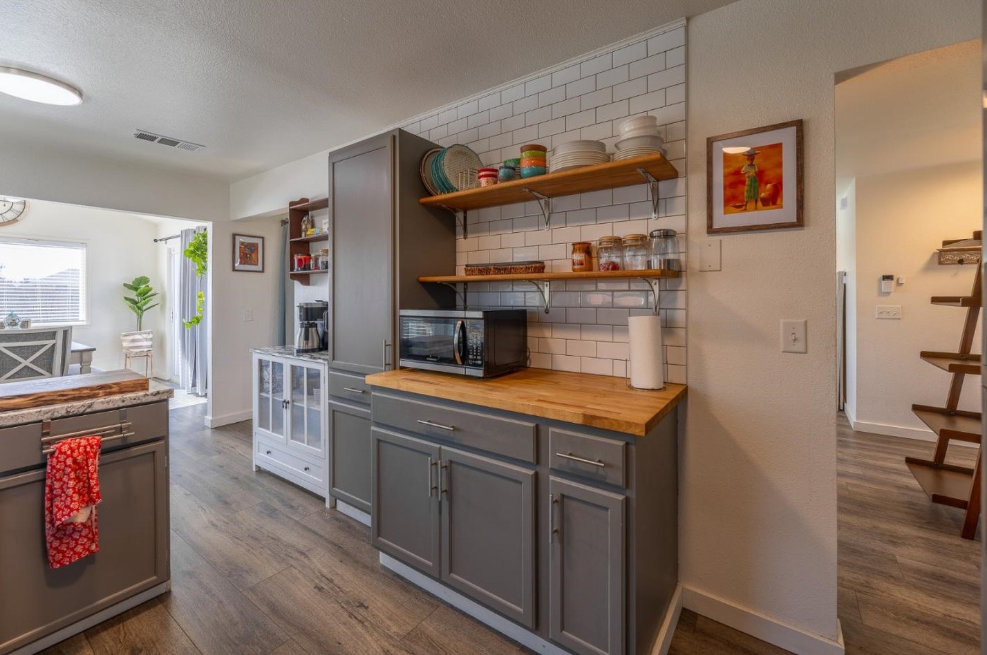 18704 Cleveland Ave, Salinas CA  93906-1833 exterior