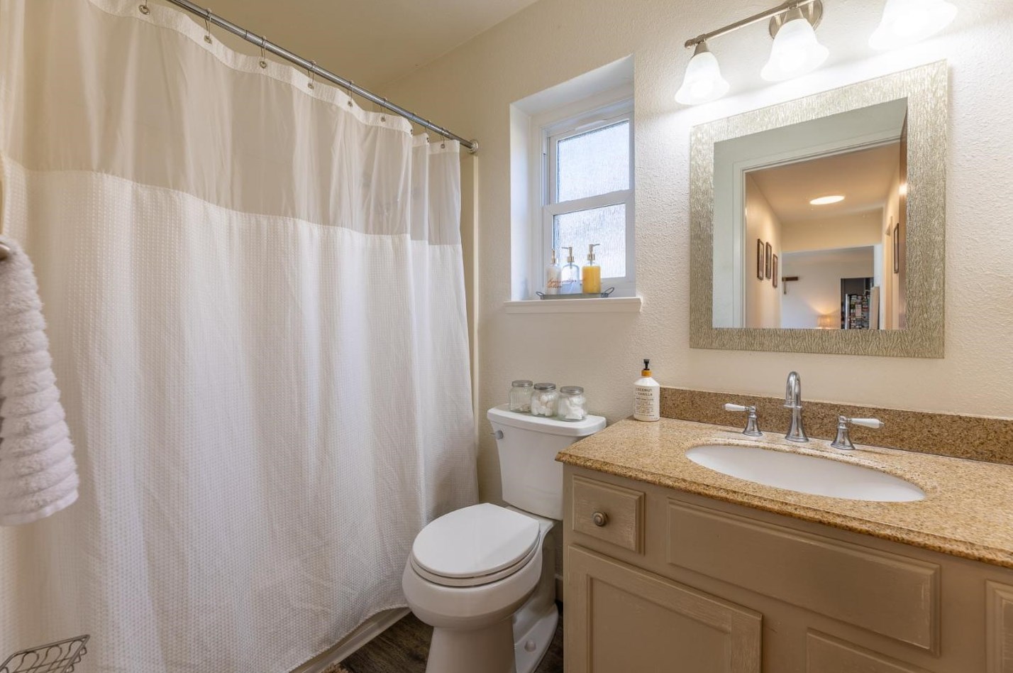 18704 Cleveland Ave, Salinas CA  93906-1833 exterior