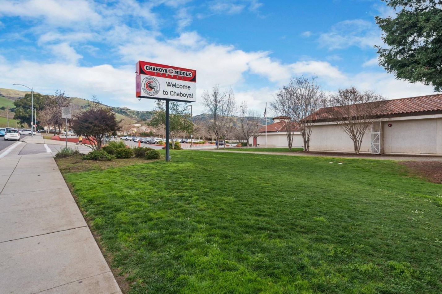 4033 Emerald Isle Ln, San Jose CA  95135-1167 exterior