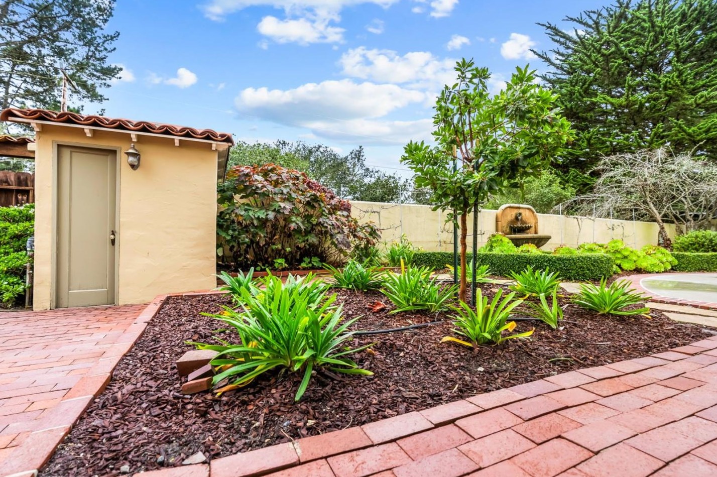 903 Jefferson St, Monterey CA  93940-2134 exterior