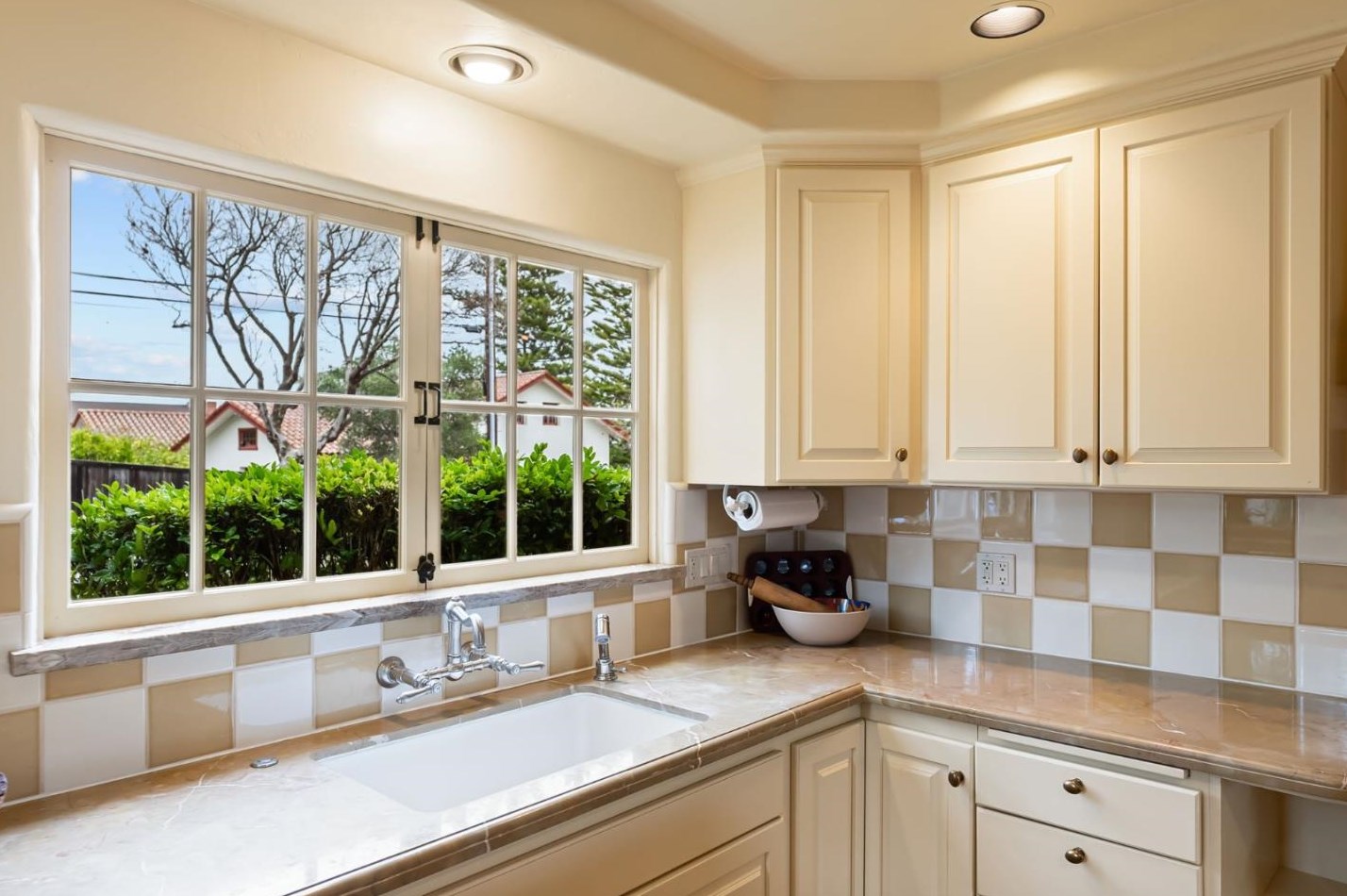 903 Jefferson St, Monterey CA  93940-2134 exterior