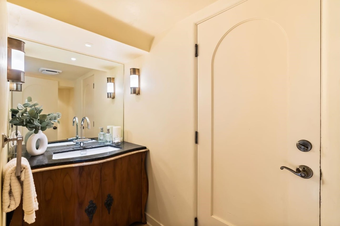 903 Jefferson St, Monterey CA  93940-2134 exterior