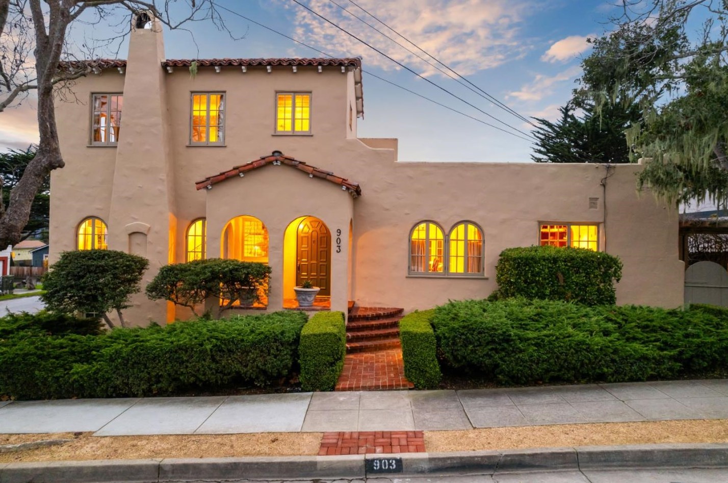 903 Jefferson St, Monterey CA  93940-2134 exterior