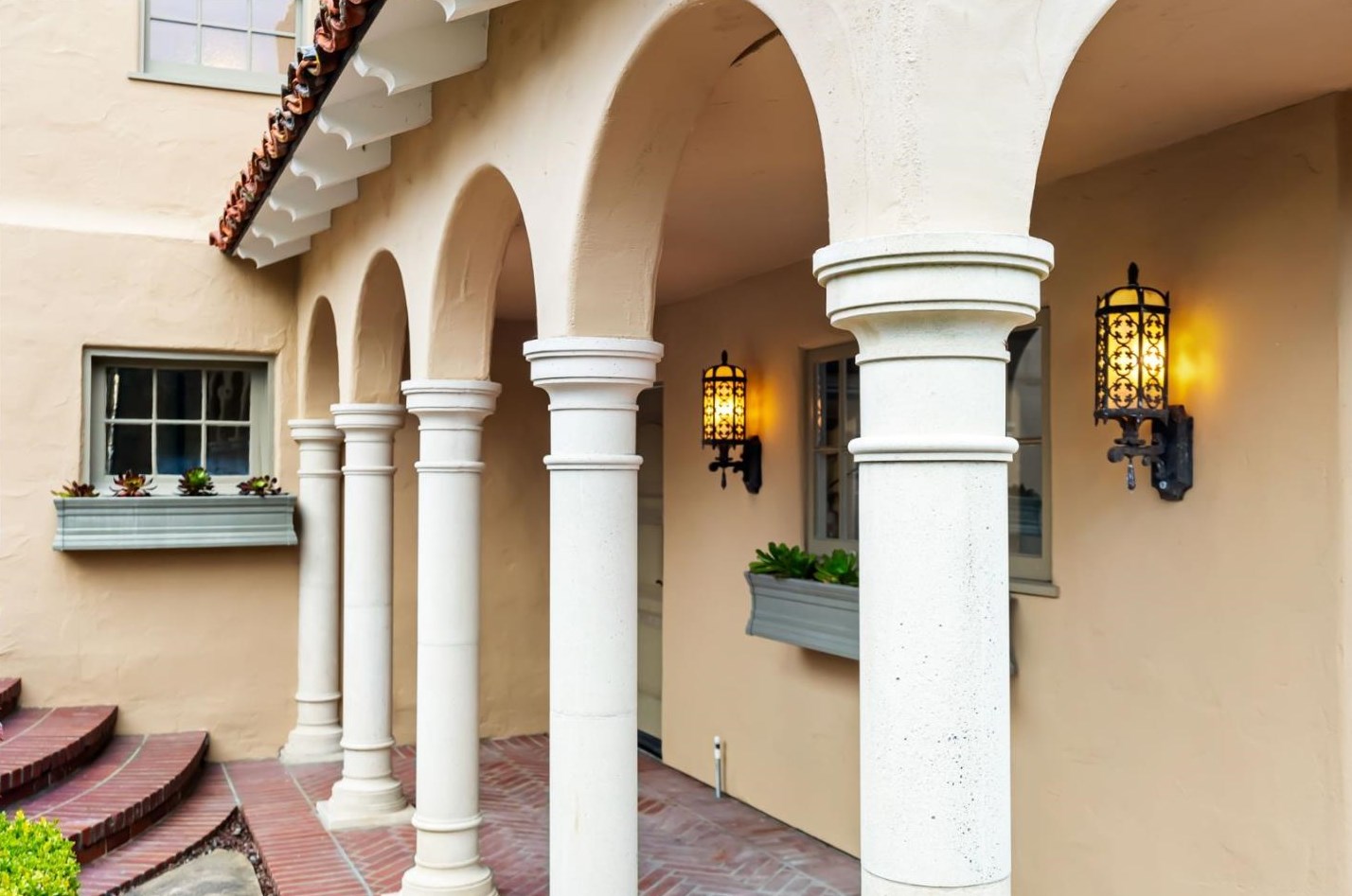 903 Jefferson St, Monterey CA  93940-2134 exterior