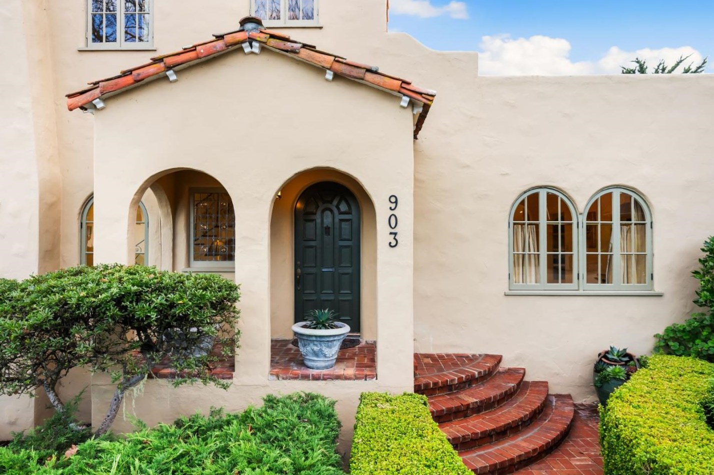903 Jefferson St, Monterey CA  93940-2134 exterior