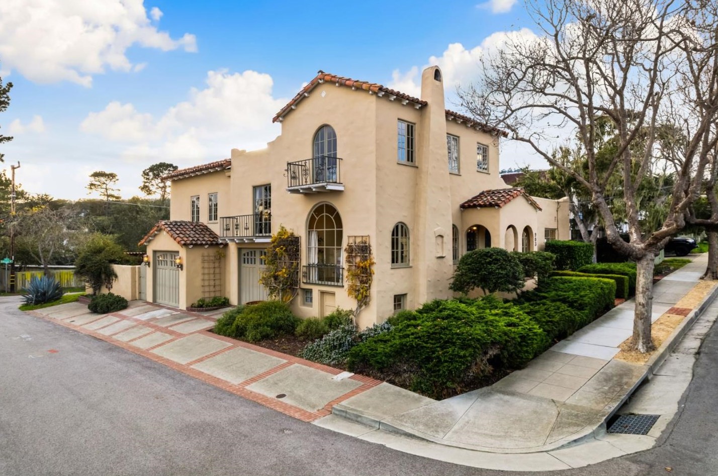 903 Jefferson St, Monterey CA  93940-2134 exterior