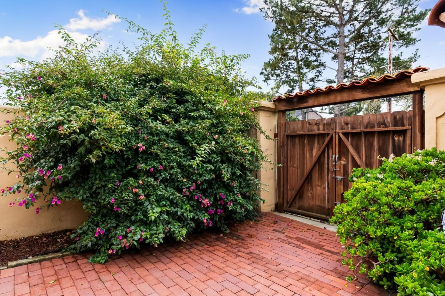 903 Jefferson St, Monterey CA  93940-2134 exterior