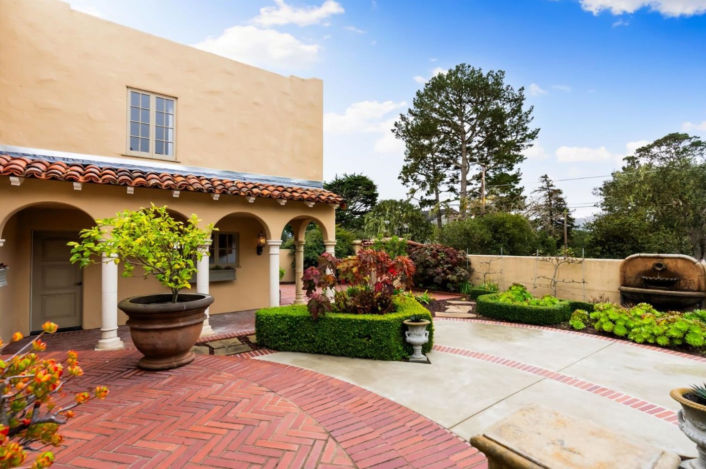 903 Jefferson St, Monterey CA  93940-2134 exterior