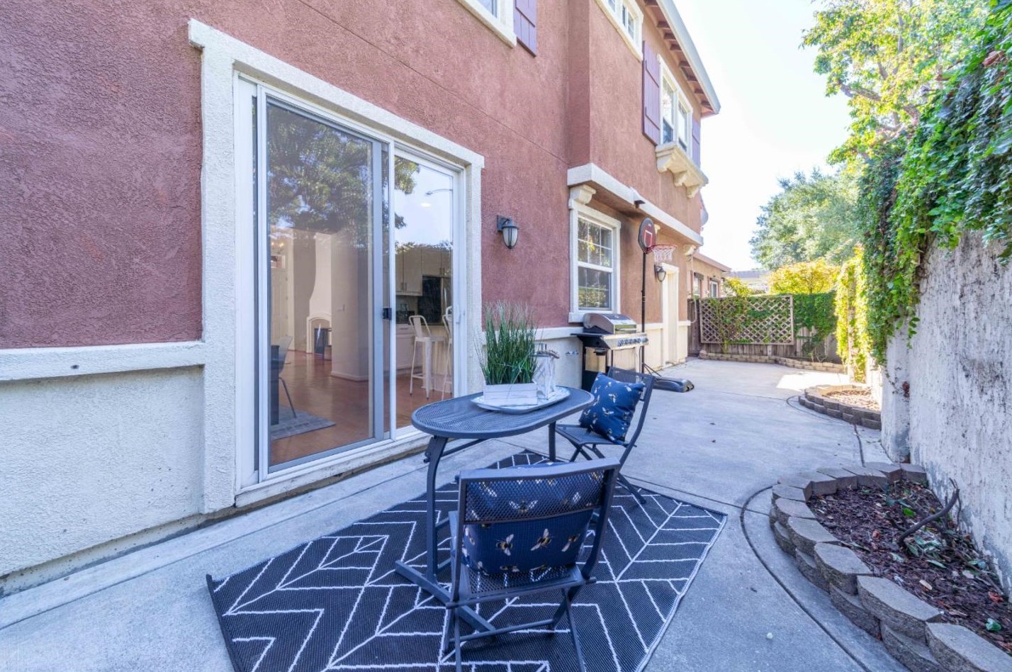 5138 Newington Ct, Pleasanton CA  94568-7845 exterior