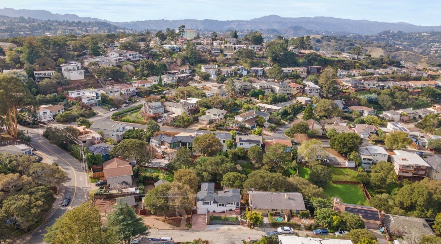 2122 Frst Ave, Belmont CA 94002-1504 exterior