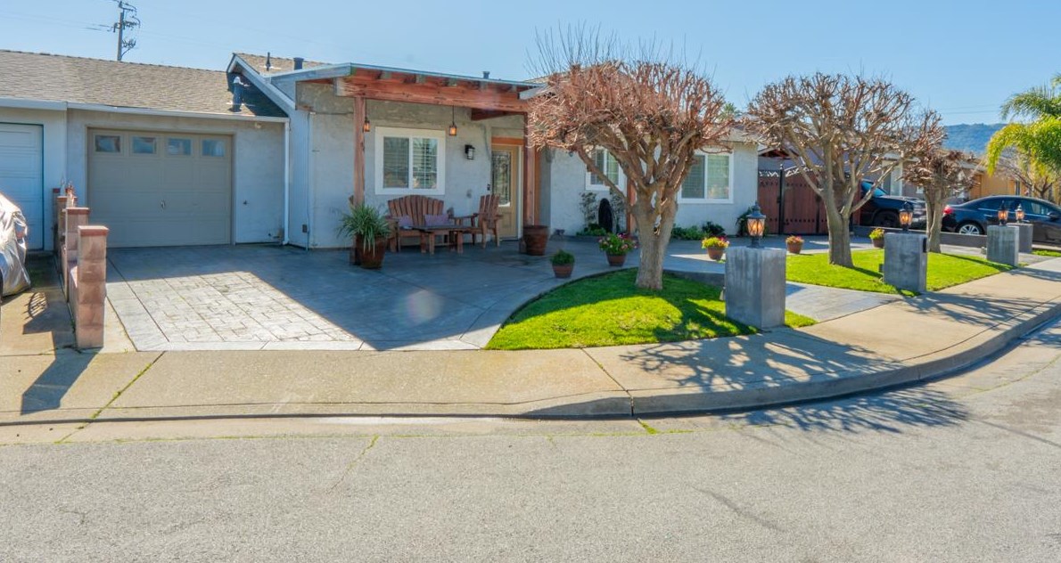 520 Taft Ct, Gilroy CA  95020-4607 exterior