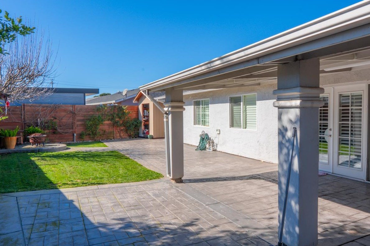 520 Taft Ct, Gilroy CA  95020-4607 exterior