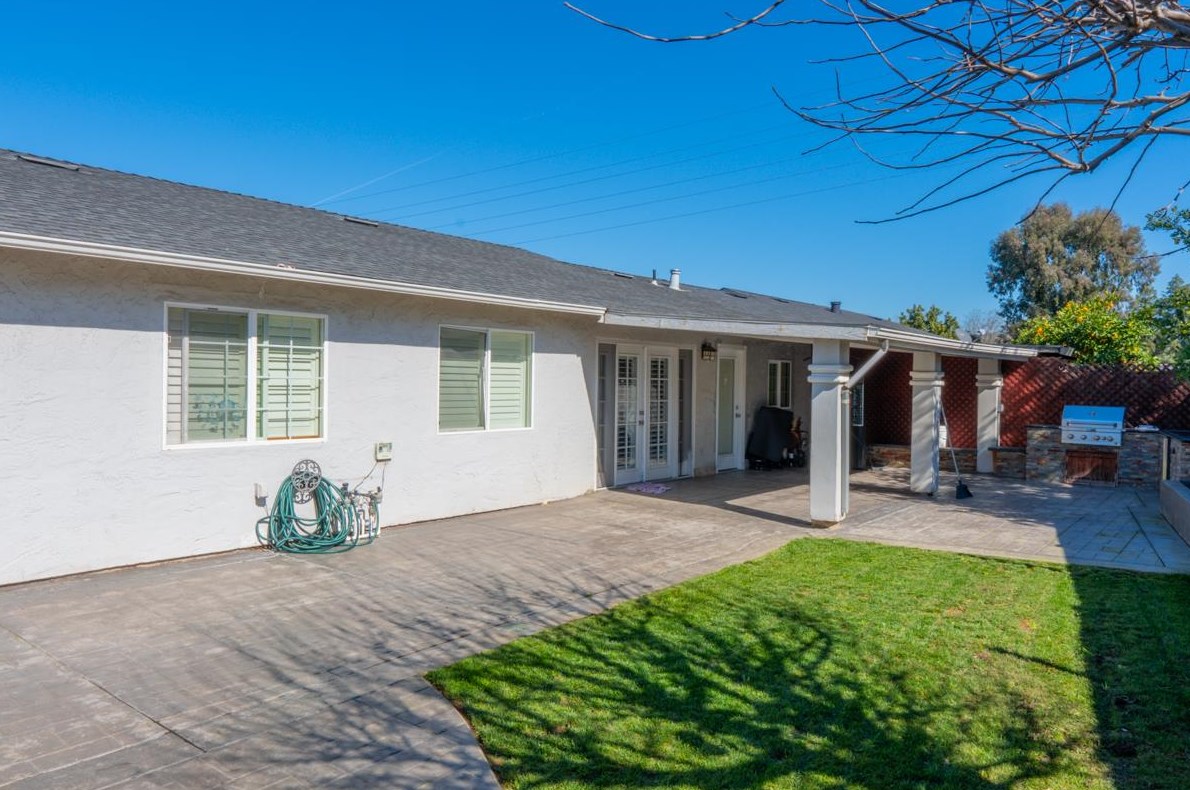 520 Taft Ct, Gilroy CA  95020-4607 exterior
