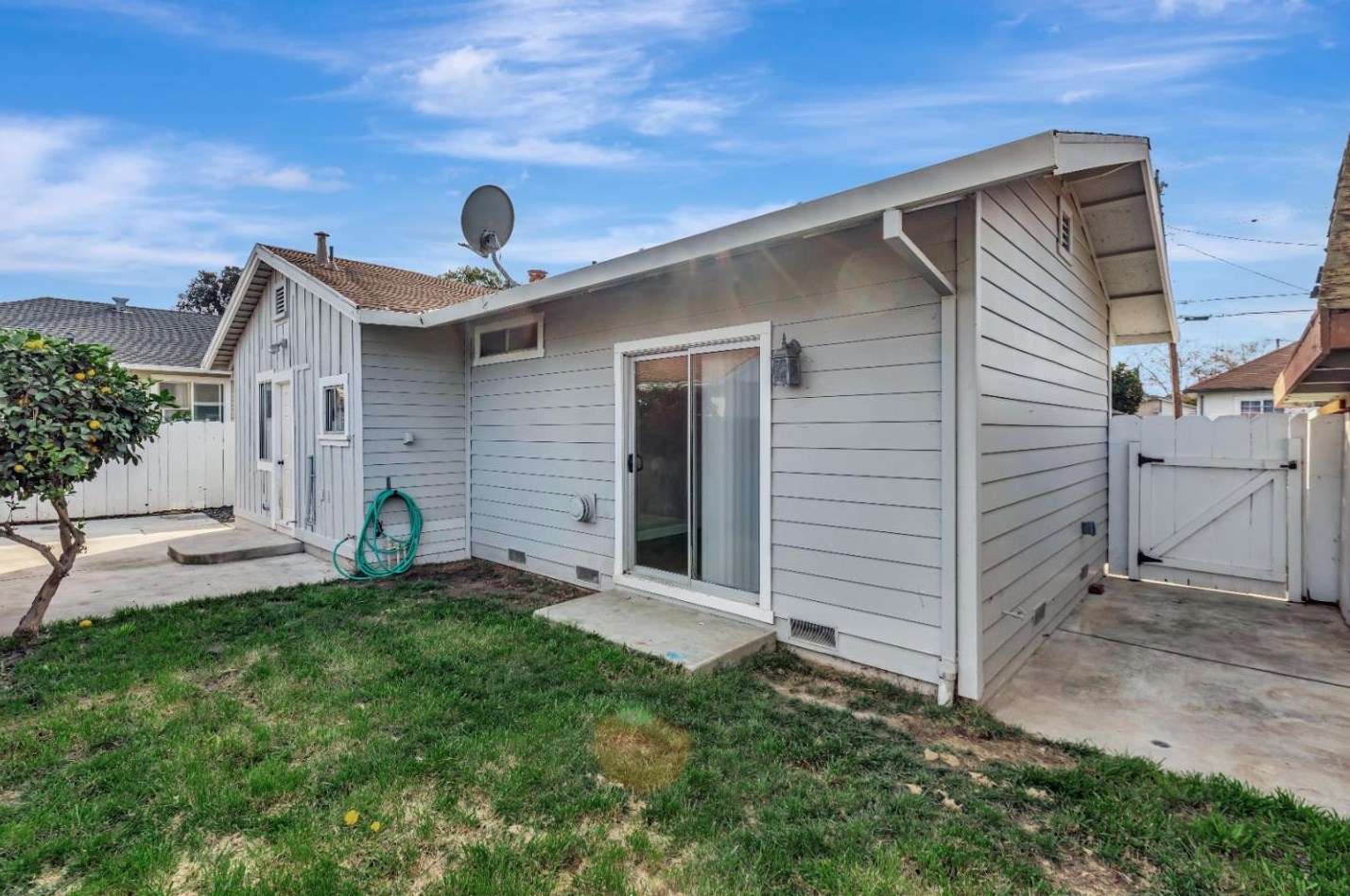 1023 Victoria St, Hollister CA  95023-4847 exterior