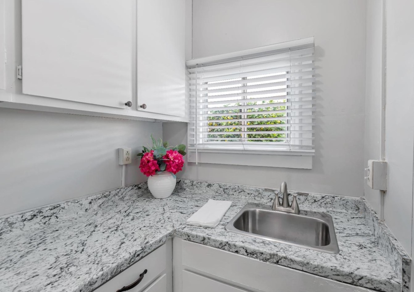 1023 Victoria St, Hollister CA  95023-4847 exterior