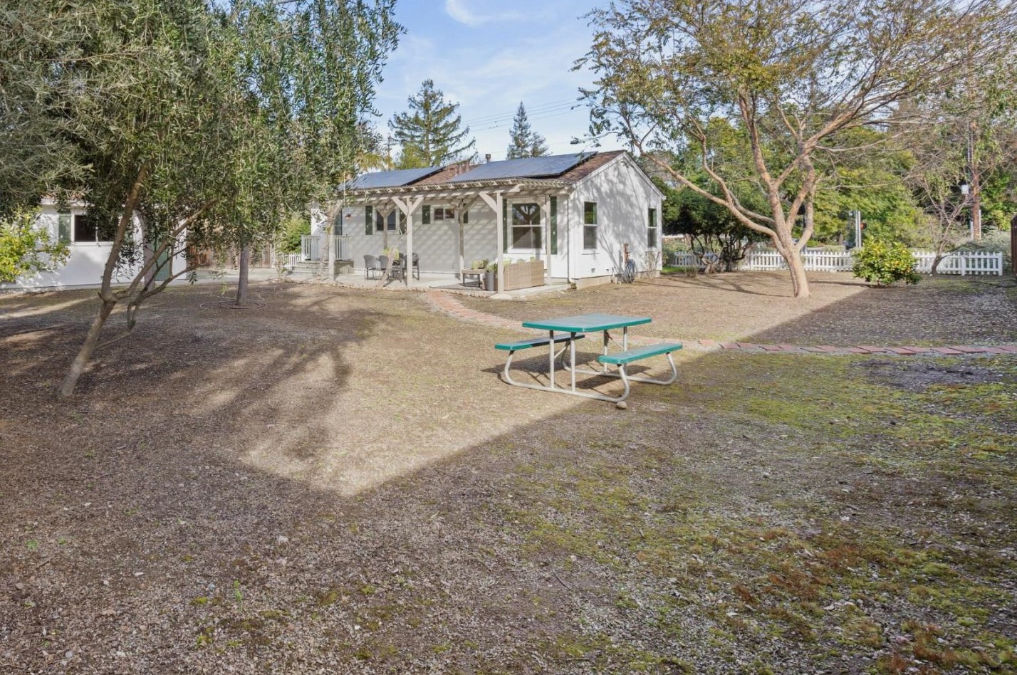 1200 Grant Rd, Los Altos CA  94024-5549 exterior