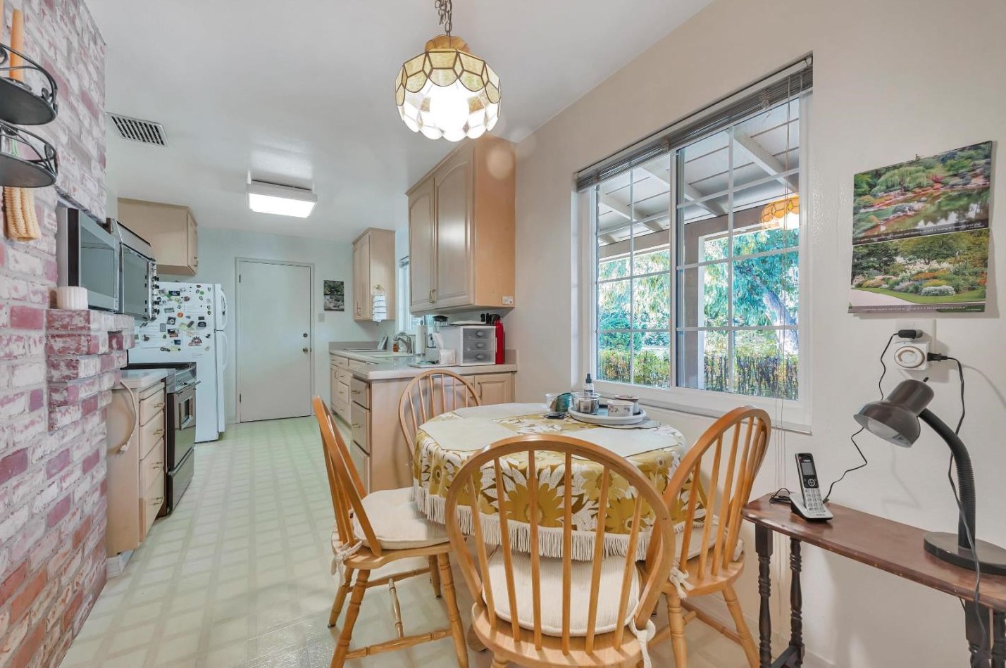 1781 Santa Cruz Ave, Menlo Park CA 94025-6136 exterior