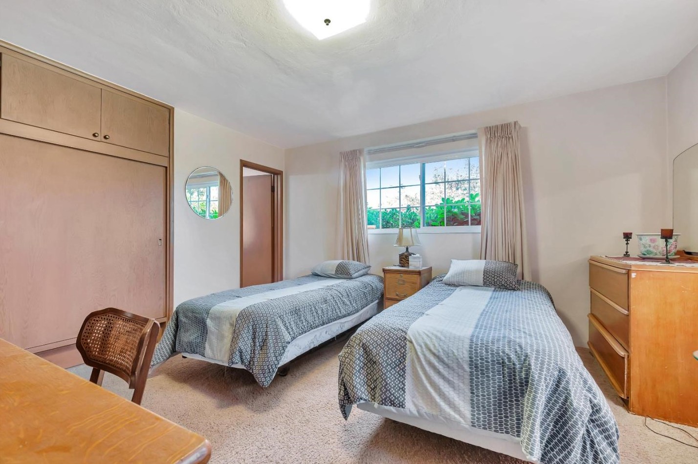 1781 Santa Cruz Ave, Menlo Park CA 94025-6136 exterior