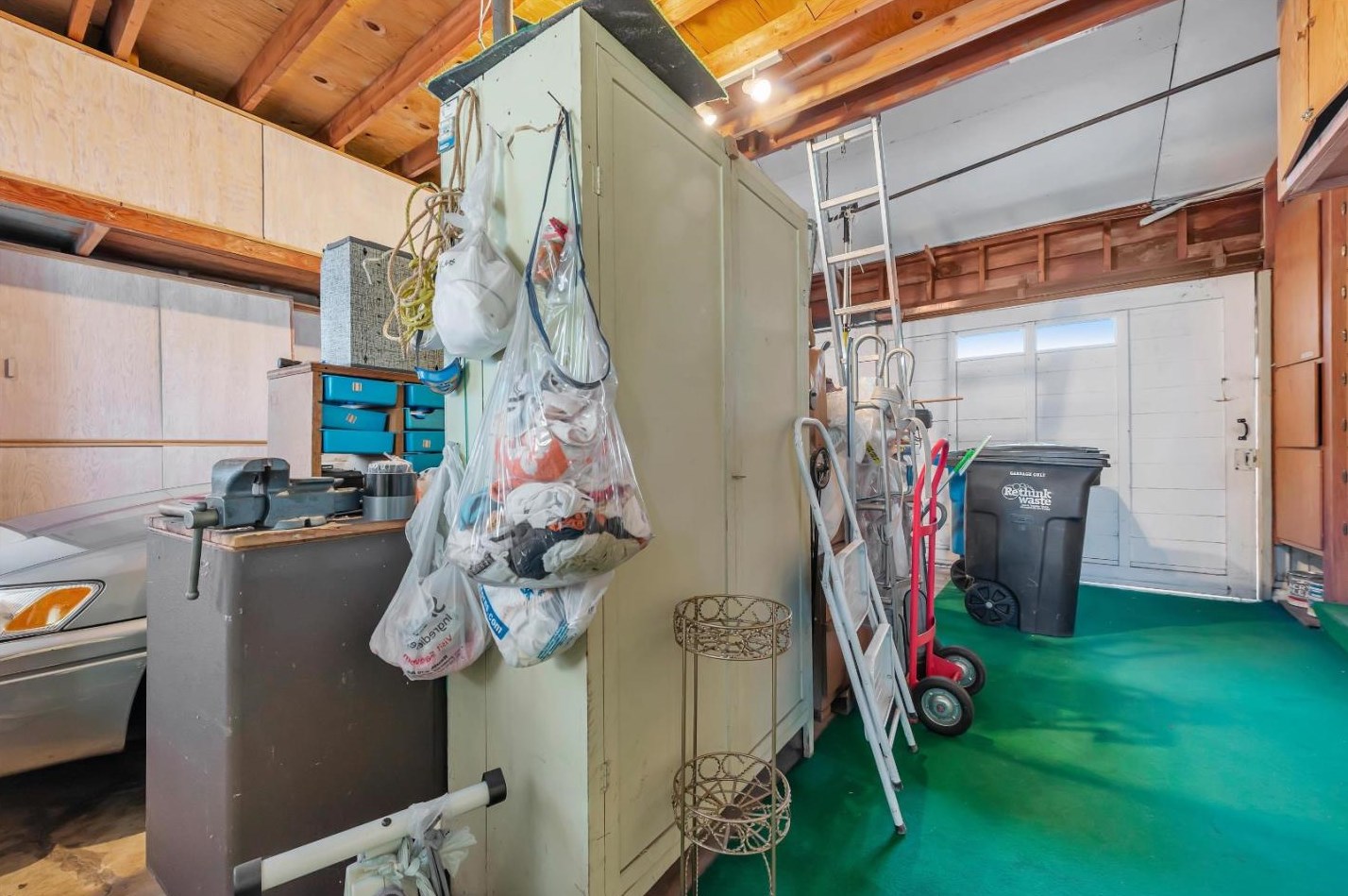 1781 Santa Cruz Ave, Menlo Park CA 94025-6136 exterior