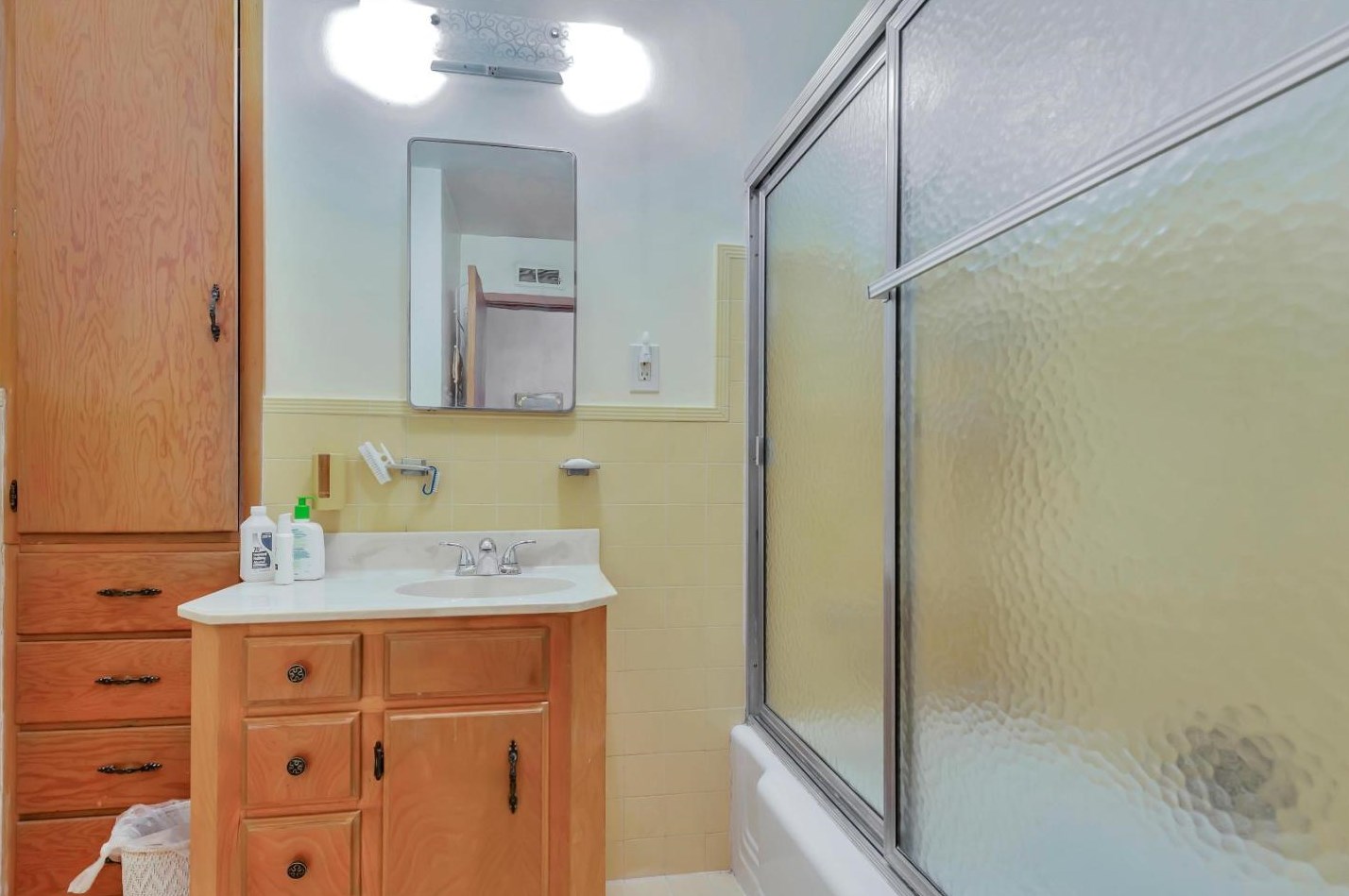 1781 Santa Cruz Ave, Menlo Park CA 94025-6136 exterior