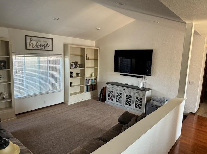 1051 Greenwood Pl, Salinas CA  93901-1813 exterior