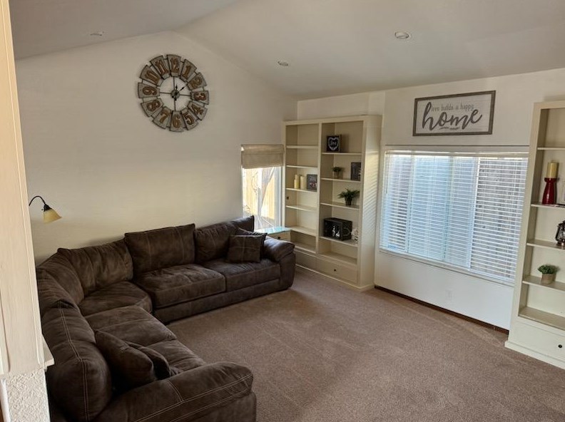 1051 Greenwood Pl, Salinas CA  93901-1813 exterior